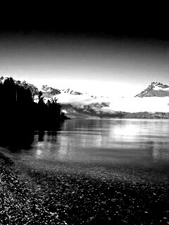 Озеро в предгорье обои