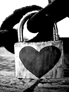 Замочек для влюбленных обои