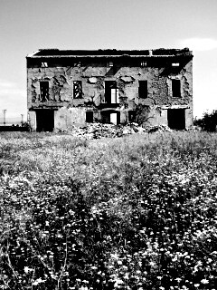 Руины жилого дома обои