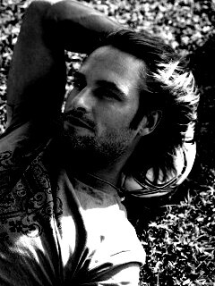 Джош Холлоуэй с мячом обои