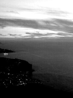 Городок у моря обои