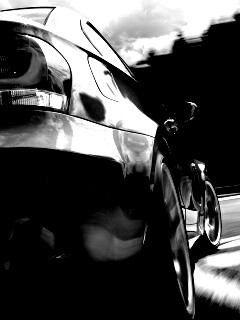 BMW входит в поворот на треке обои