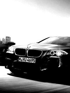 БМВ Ф10 в лучах солнца обои