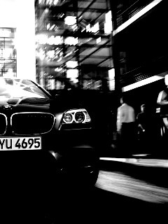 BMW покоряет городскую улицу обои