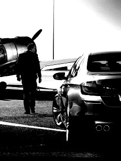 BMW F10 M5 на аэродроме обои