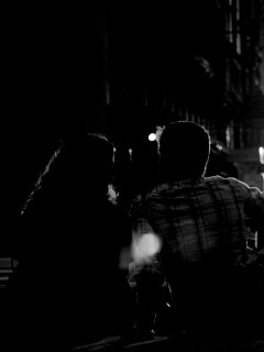 Девушка и парень с велосипедом на закате обои