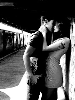 Прощание на станции метро обои