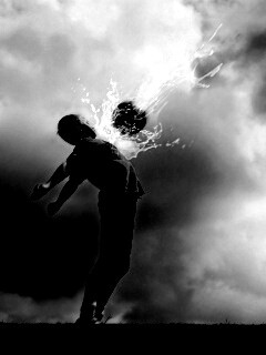 Отбил грудью обои