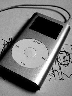 iPod на лиске с граффити обои