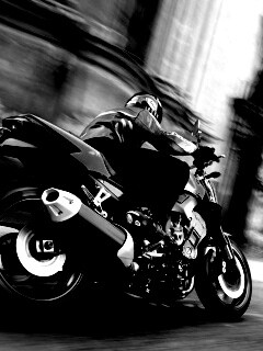 Ямаха и наездник на улицах города обои