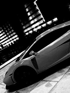 Желтая ламборджини в автосалоне обои