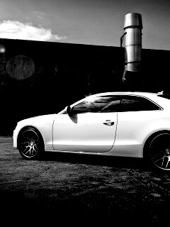 Белый автомобиль обои