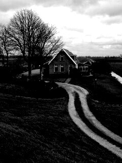 Дом в поле обои