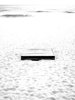 Ящик на пляже обои