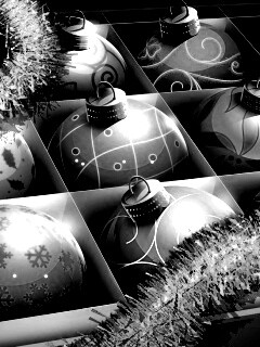 Елочные игрушки в коробке обои