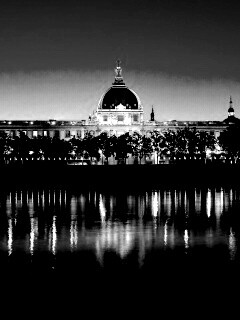 Отражение набережной обои