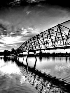 Мост через реку обои