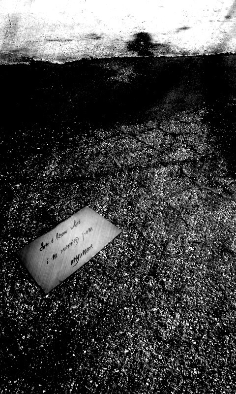 Записка на асфальте обои