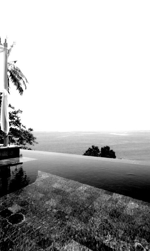 Бассейн на берегу моря обои