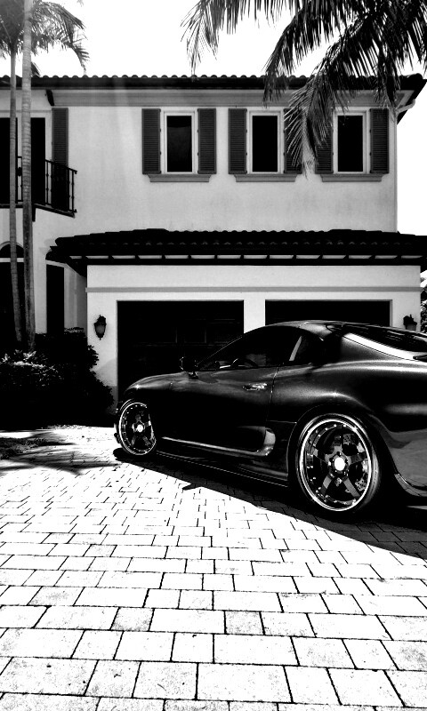 Синее авто у коттеджа обои