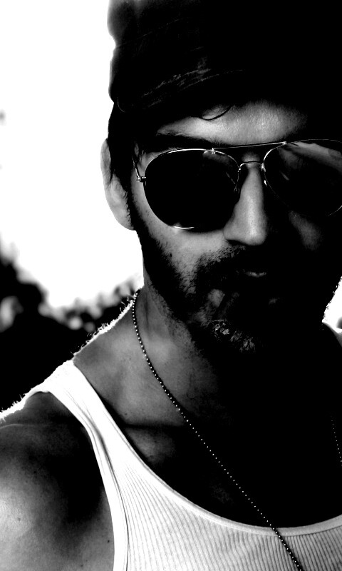 Суровый парень с сигарой обои