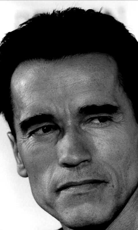 Арнольд Шварцнеггер с сигарой обои