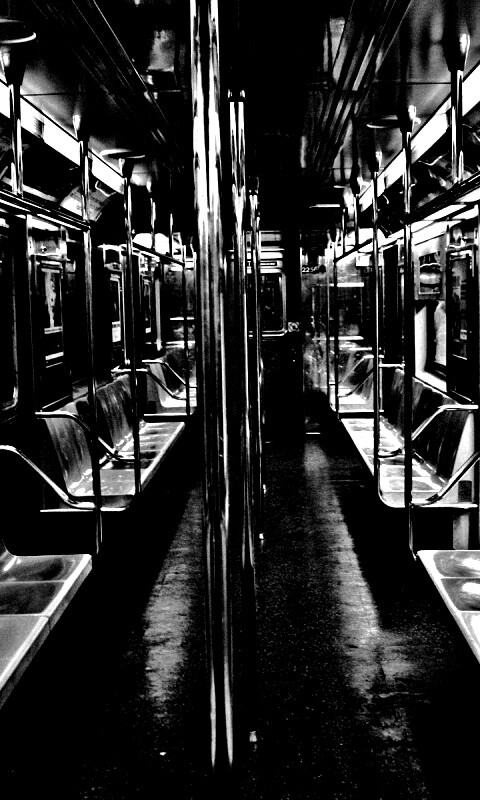 Пустой вагон метро обои