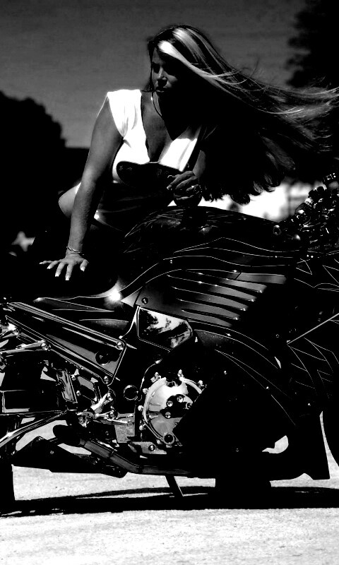 Девушка и байк обои
