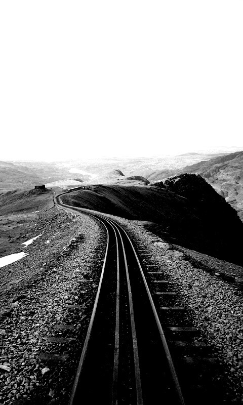 Рельсы уходящие вдаль обои