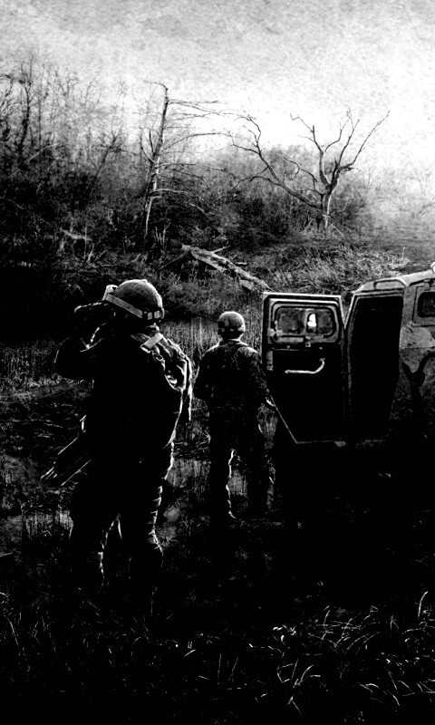Солдаты из сталкера на болоте обои