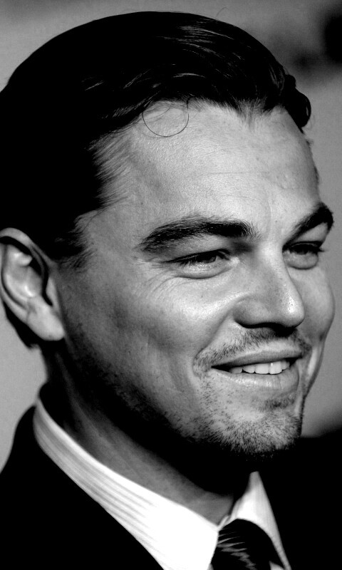 Леонардо Дикаприо в костюме обои