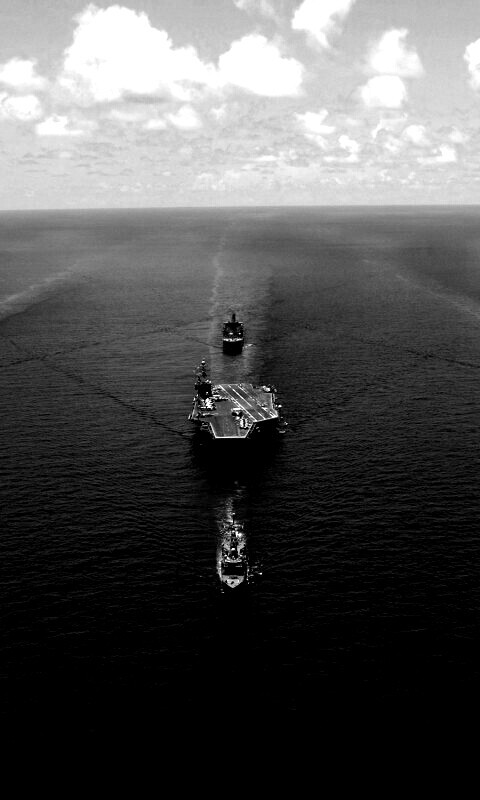 Авианосец с эскортом обои