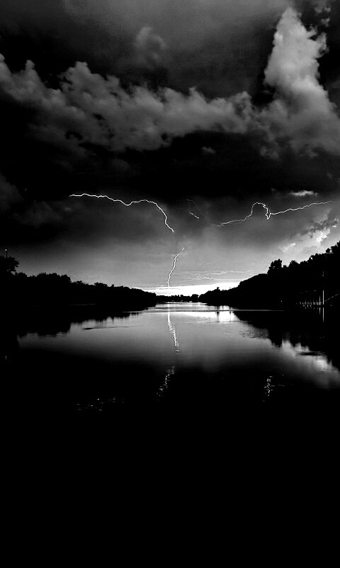 Молнии на фоне заката, стандартные обои mac обои