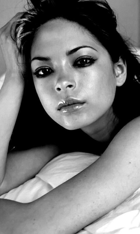 Кристин Кройк на кровати обои