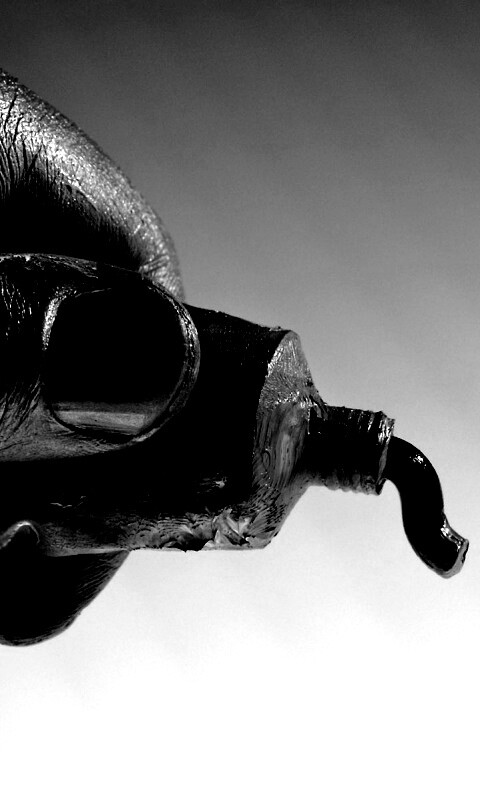 Чёрная краска обои