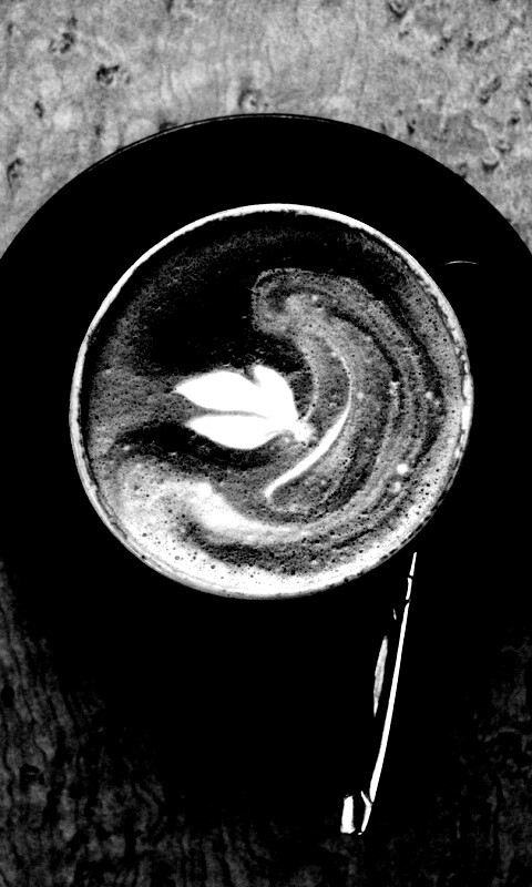 Монохромный утренний кофе обои