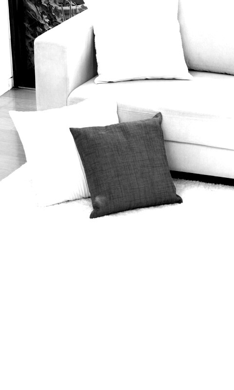 Диван с подушками обои