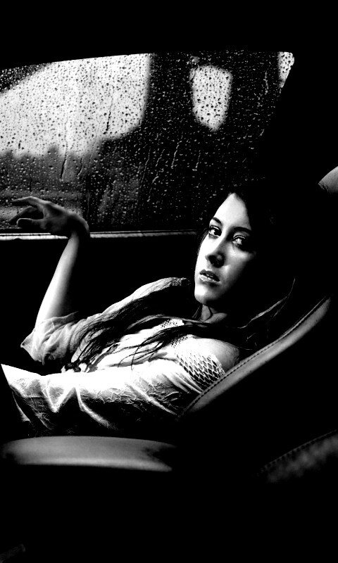 Девушка в автомобиле обои