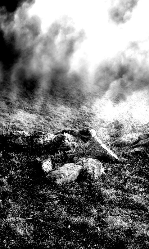 Камни под туманом обои