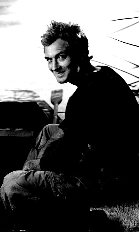 Джуд Лоу на лодке обои