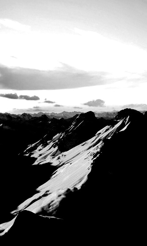 Залитые солнцем горы обои