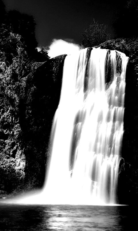 Скалистый водопад обои