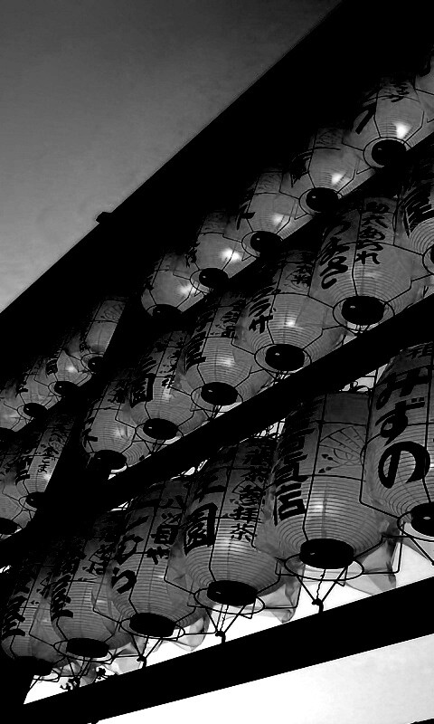 Японские фонарики вечером обои