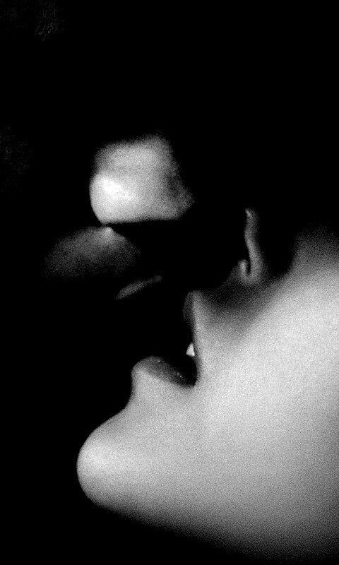 Поцелуй из Дневников Вампира обои