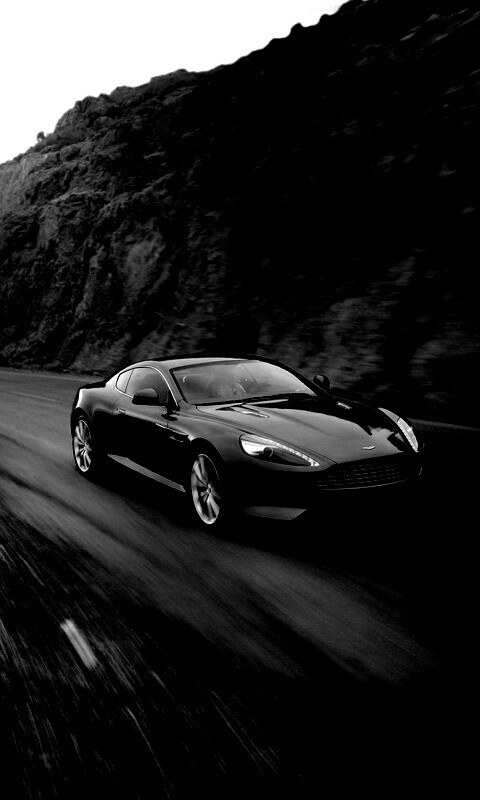 Aston Martin в горах обои