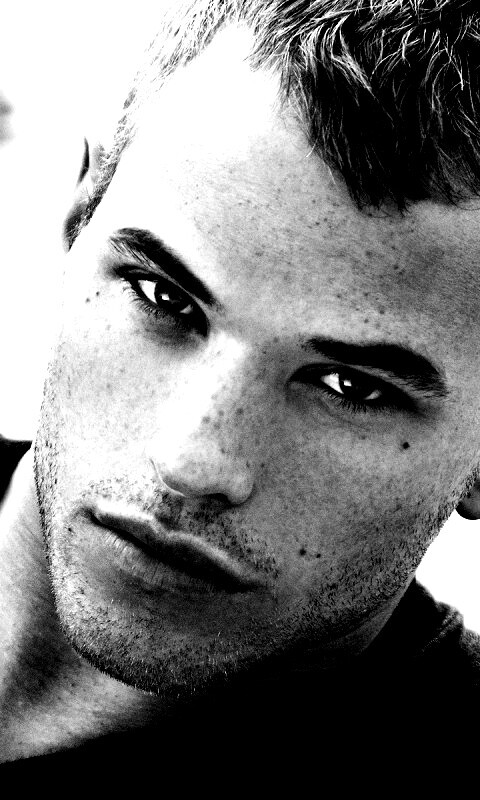 Келлан Латс обои