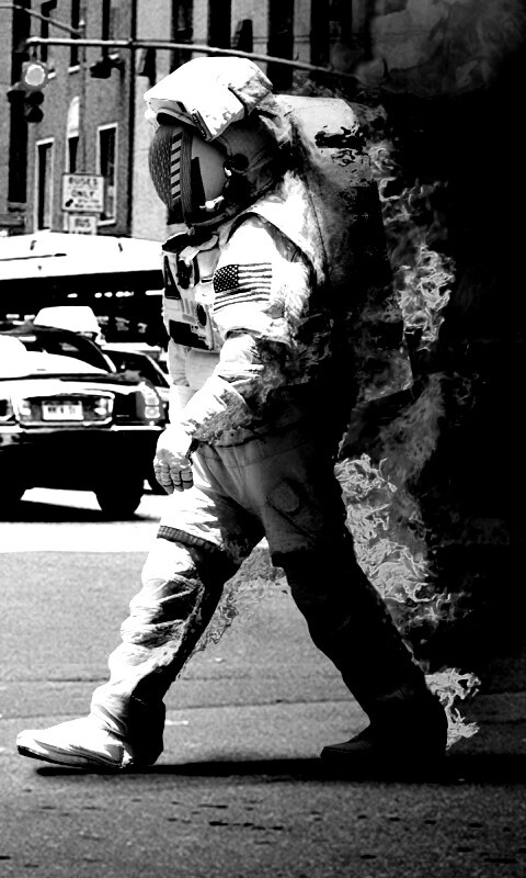 Астронавт в огне обои