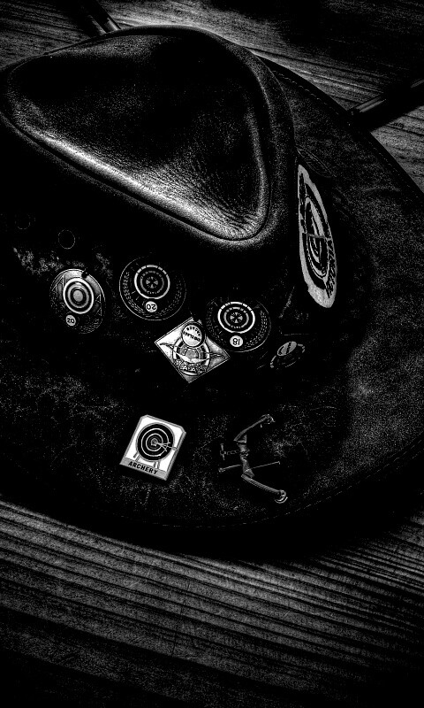 Шляпа и стрелы обои