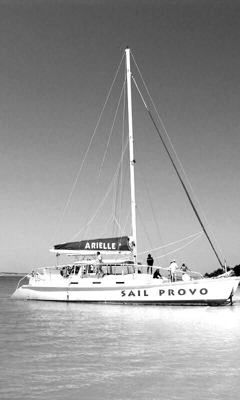 Яхта в голубой лагуне обои