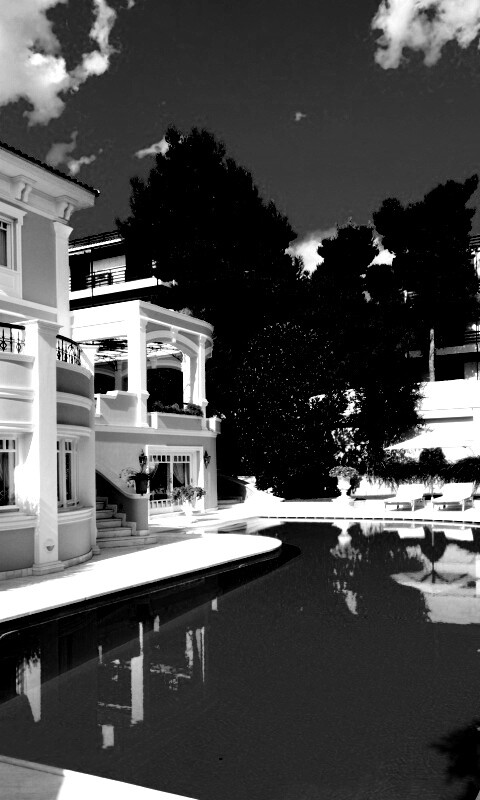 Особняк с бассейном обои